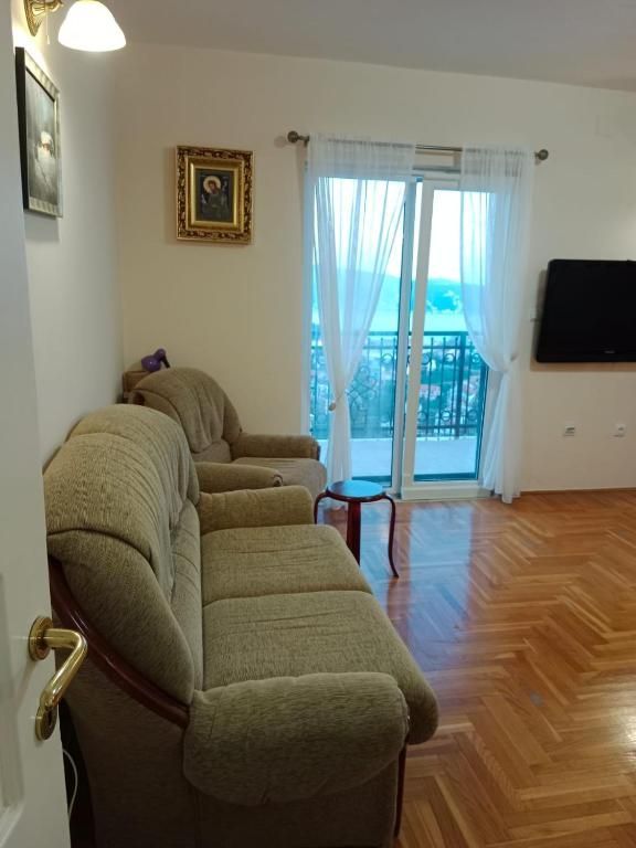 Izdavanje –komforna kuća sa panoramskim pogledom na more , Herceg Novi (na duzi period) - Amfora Real Estate