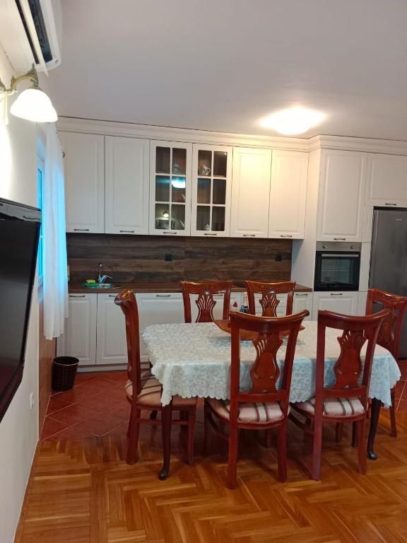 Izdavanje –komforna kuća sa panoramskim pogledom na more , Herceg Novi (na duzi period) - Amfora Real Estate