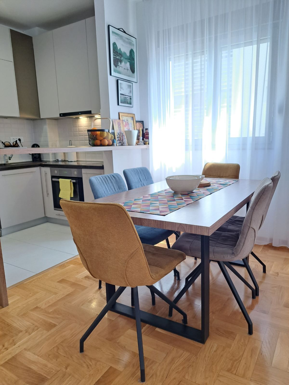 Prodaja – Moderan i prostran trosoban stan 85 m² sa privatnim parkingom, u centru Budve (Rozino, zgrada Okov) - Amfora Real Estate