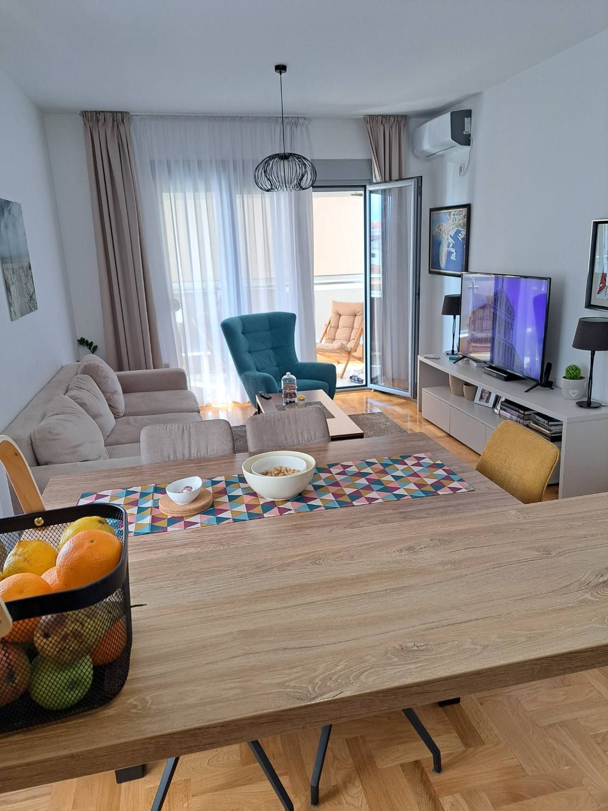 Prodaja – Moderan i prostran trosoban stan 85 m² sa privatnim parkingom, u centru Budve (Rozino, zgrada Okov) - Amfora Real Estate