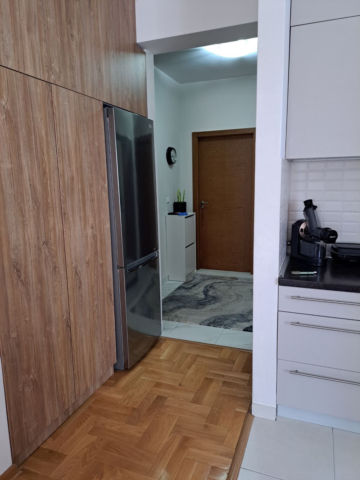Prodaja – Moderan i prostran trosoban stan 85 m² sa privatnim parkingom, u centru Budve (Rozino, zgrada Okov) - Amfora Real Estate