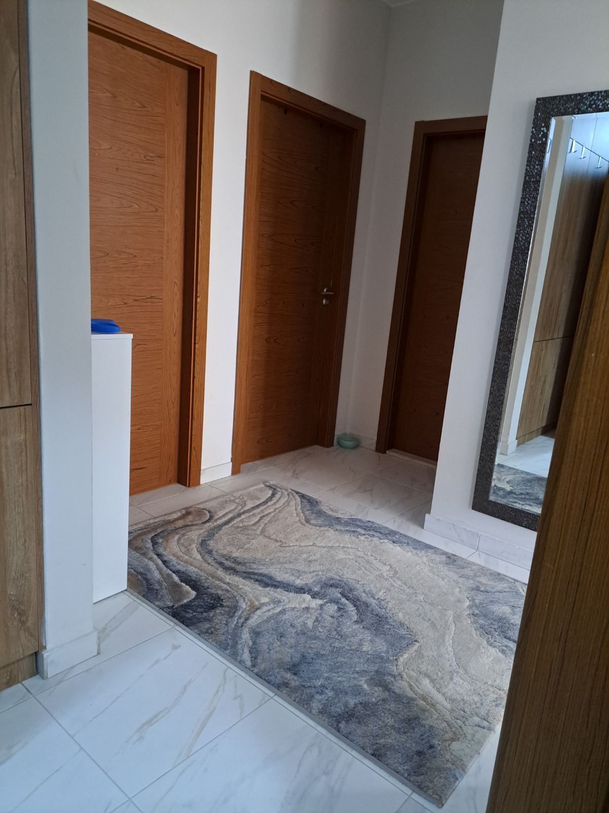 Prodaja – Moderan i prostran trosoban stan 85 m² sa privatnim parkingom, u centru Budve (Rozino, zgrada Okov) - Amfora Real Estate
