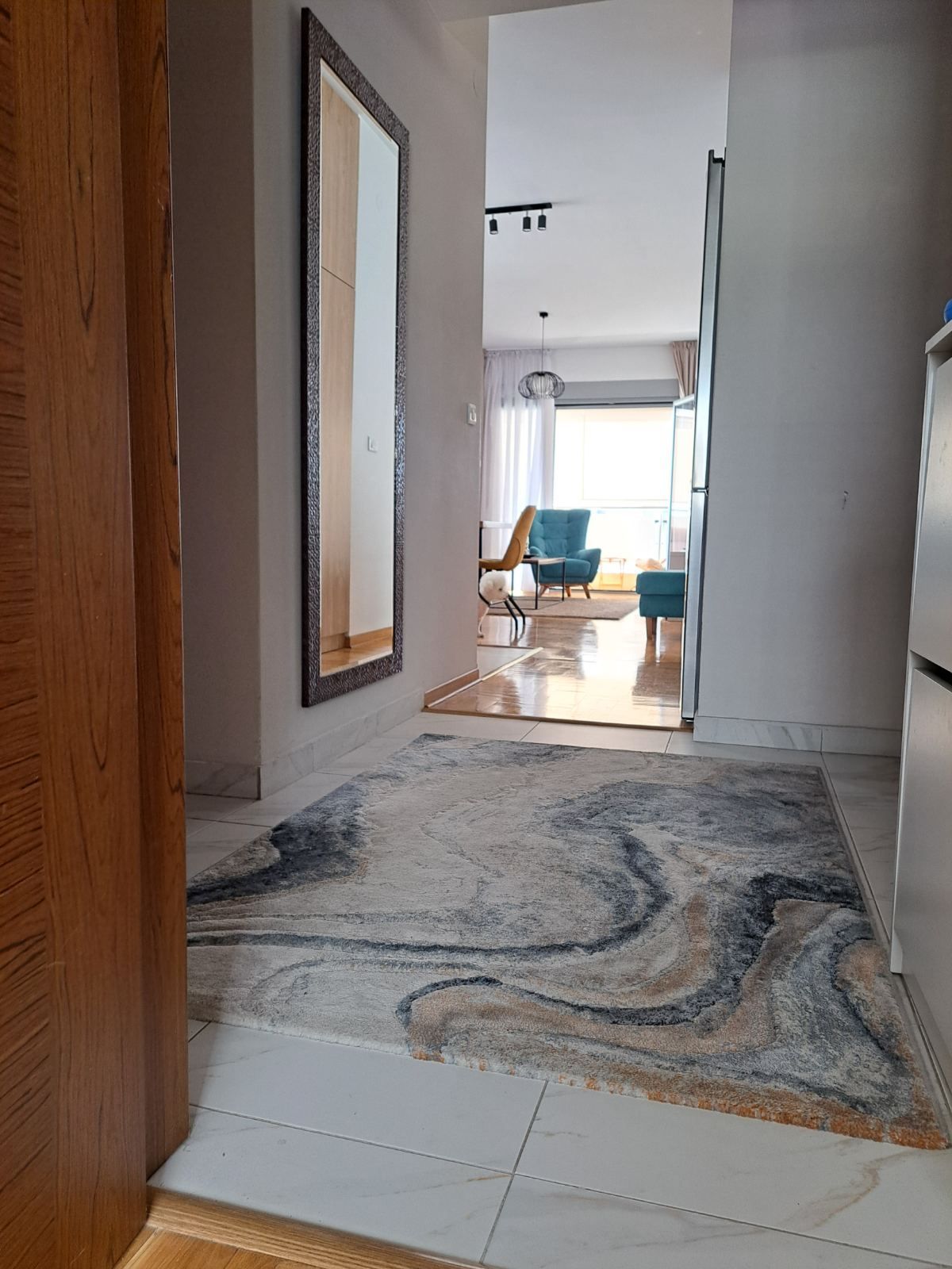 Prodaja – Moderan i prostran trosoban stan 85 m² sa privatnim parkingom, u centru Budve (Rozino, zgrada Okov) - Amfora Real Estate