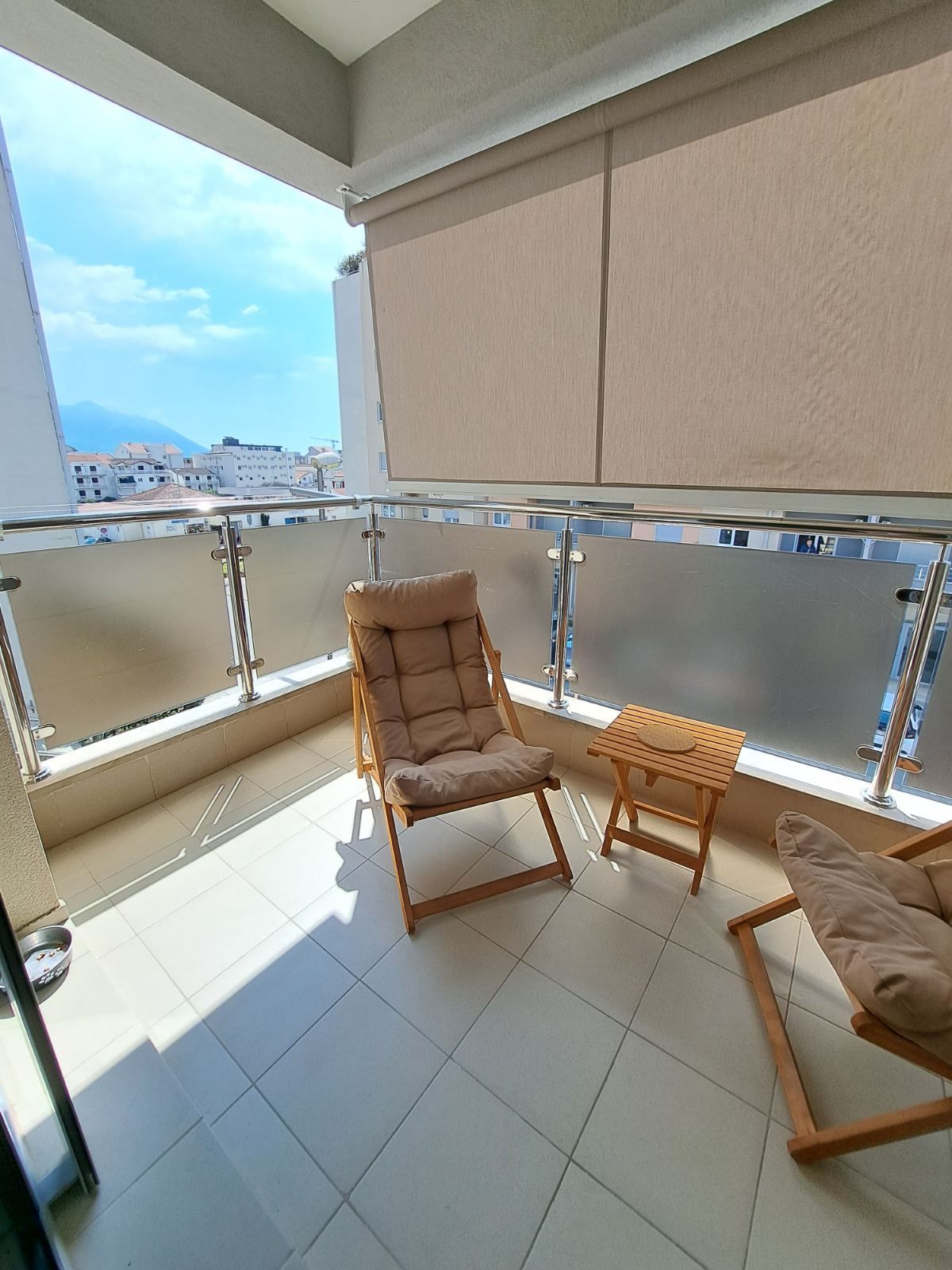 Prodaja – Moderan i prostran trosoban stan 85 m² sa privatnim parkingom, u centru Budve (Rozino, zgrada Okov) - Amfora Real Estate