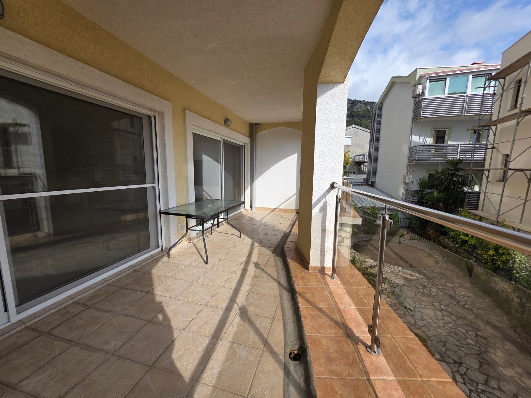 Prodaja dvosobnog stana 120 m² sa dve terase i garažom – Budva,Lazi - Amfora Real Estate