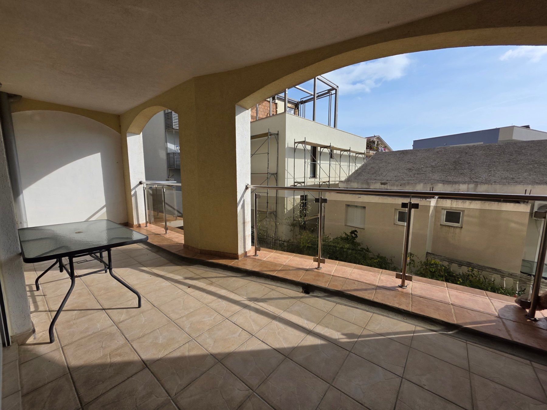 Prodaja dvosobnog stana 120 m² sa dve terase i garažom – Budva,Lazi - Amfora Real Estate