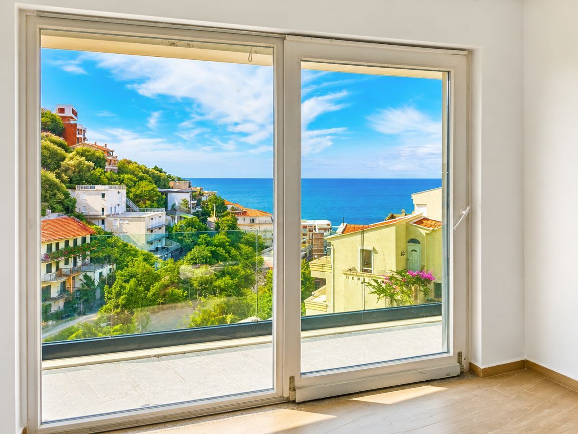 Prodaja – Luksuzan jednosoban stan 56 m², Liman Olive, Ulcinj | Završetak jul 2026 | Kupci oslobođeni plaćanja poreza 3% - Amfora Real Estate
