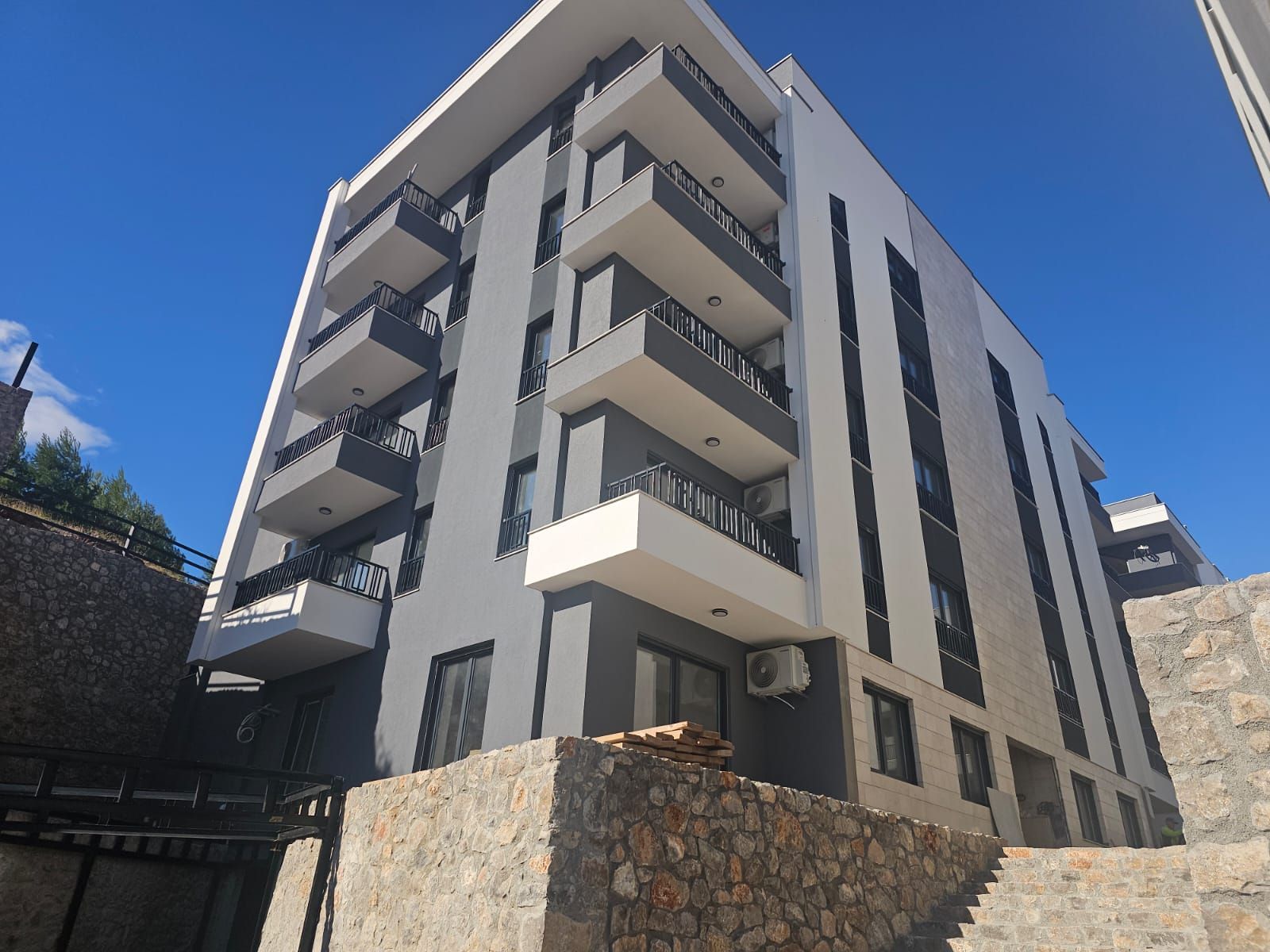 Prodaja – Nov dvosoban stan 52 m² sa gratis terasom u prestižnom GeoMaster kvartu, Gorica, Podgorica - Amfora Real Estate