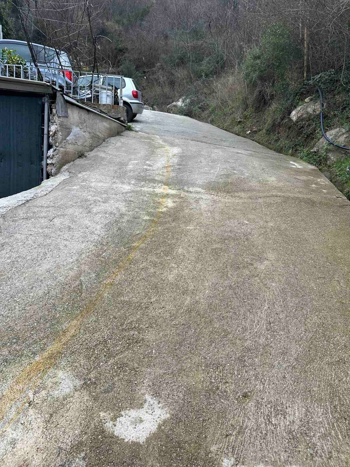 Prodaja – Neurbanizovan plac 350 m² sa pristupnim putem, strujom i vodom, Prijevor, Budva - Amfora Real Estate