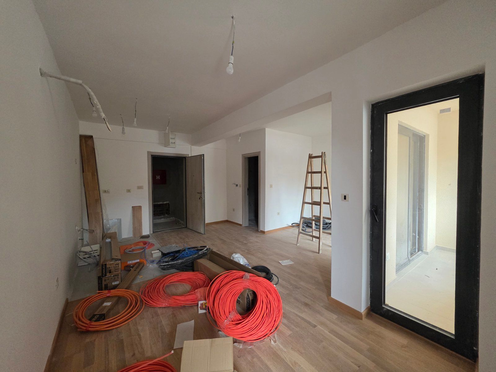 Studio apartman 35 m² sa mogućnošću pregradnje u jednosoban – nova stambeno-poslovna zgrada, Budva (Adok) - Amfora Real Estate