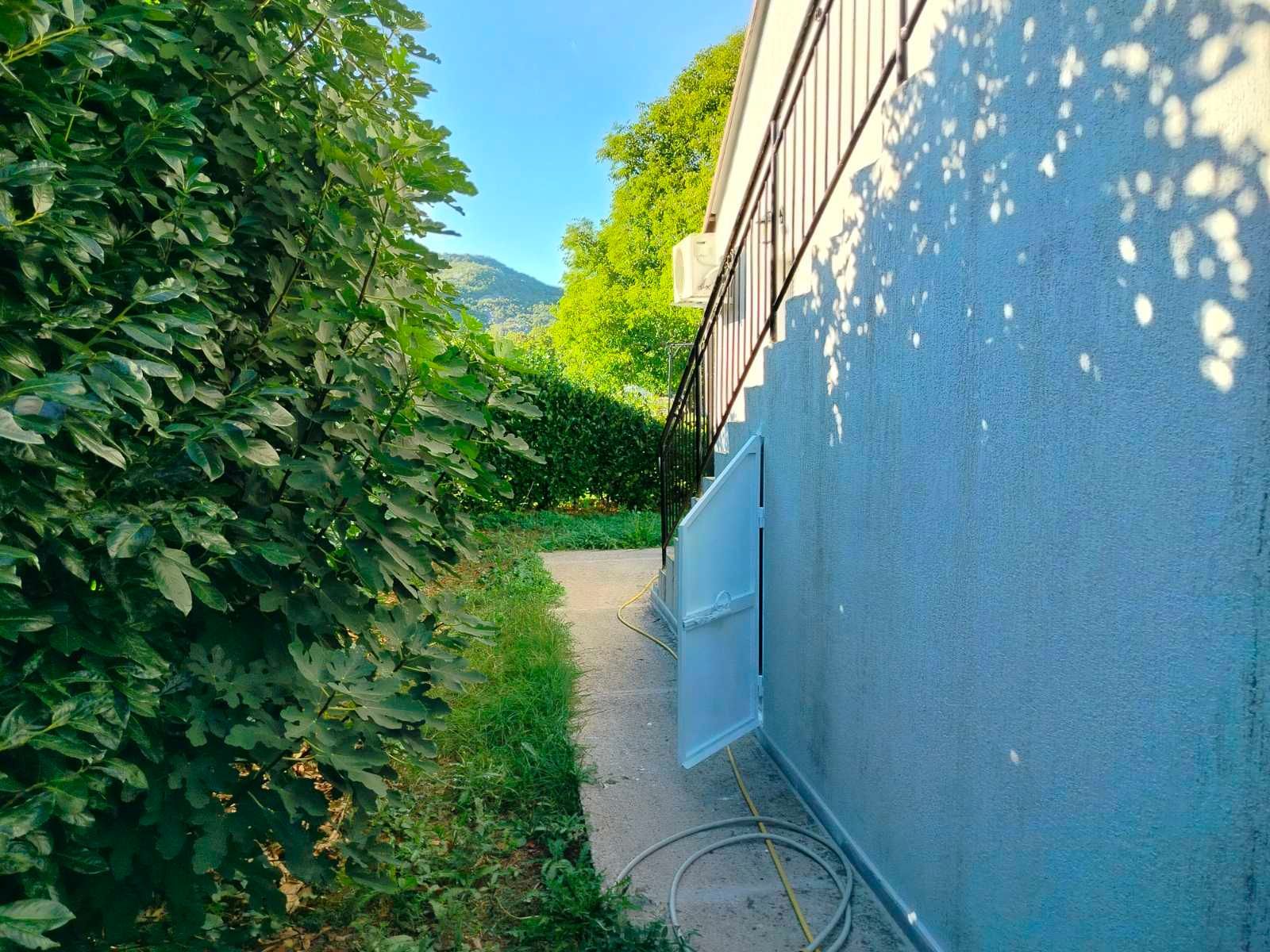 Prodaja kuće 75 m² sa potkrovljem, garažom i placem 280 m² – Cetinje - Amfora Real Estate