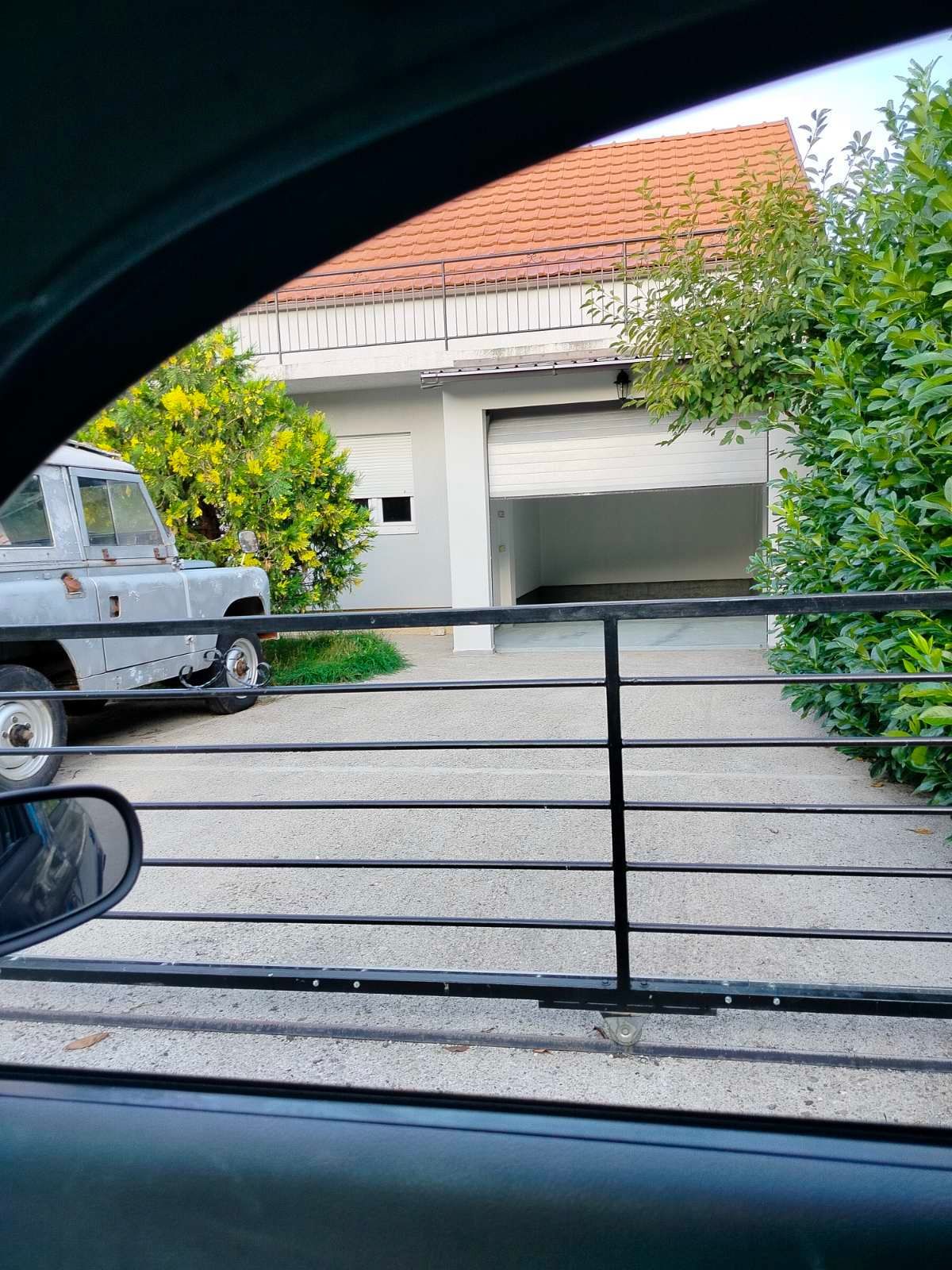Prodaja kuće 75 m² sa potkrovljem, garažom i placem 280 m² – Cetinje - Amfora Real Estate