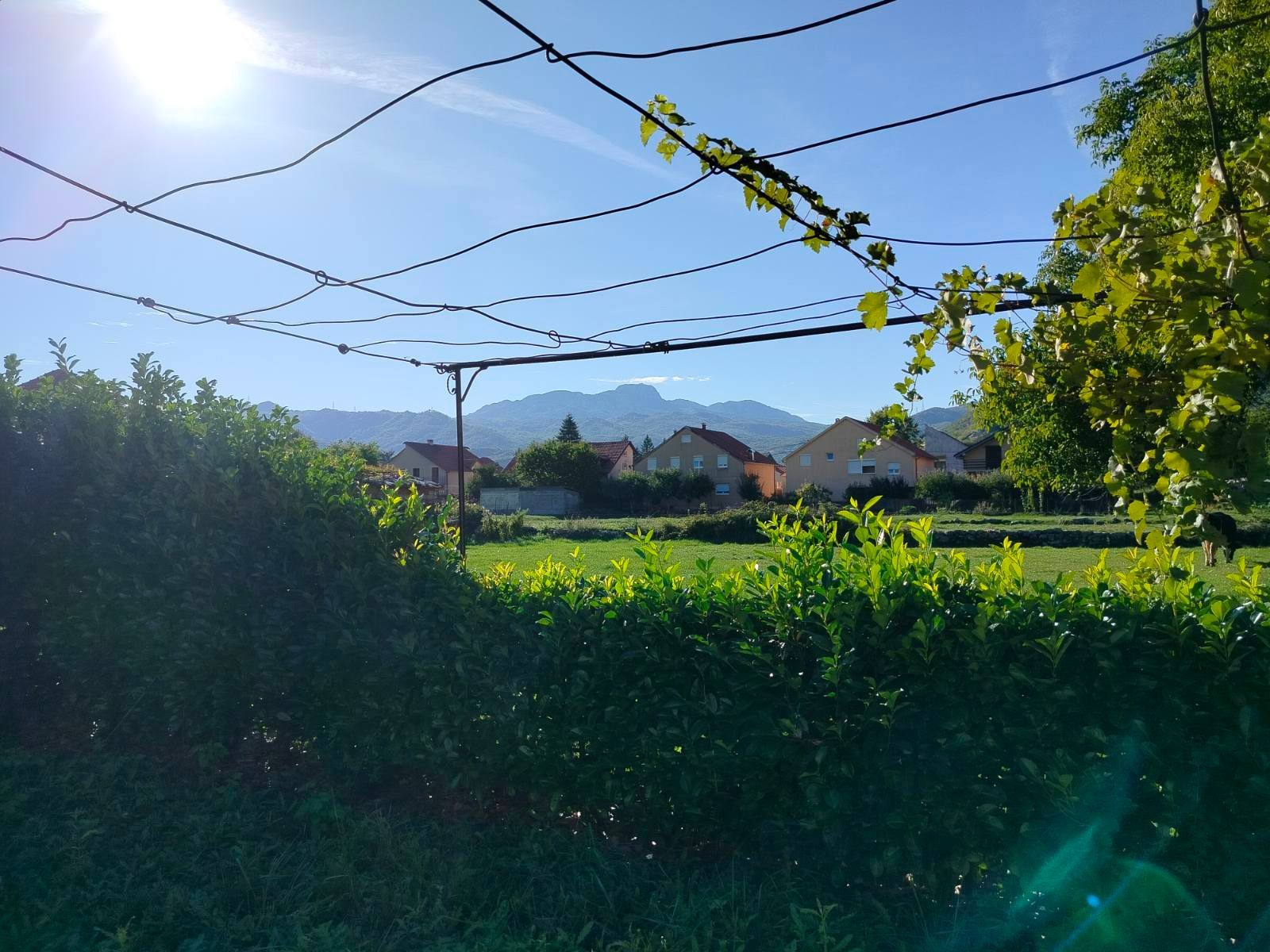 Prodaja kuće 75 m² sa potkrovljem, garažom i placem 280 m² – Cetinje - Amfora Real Estate