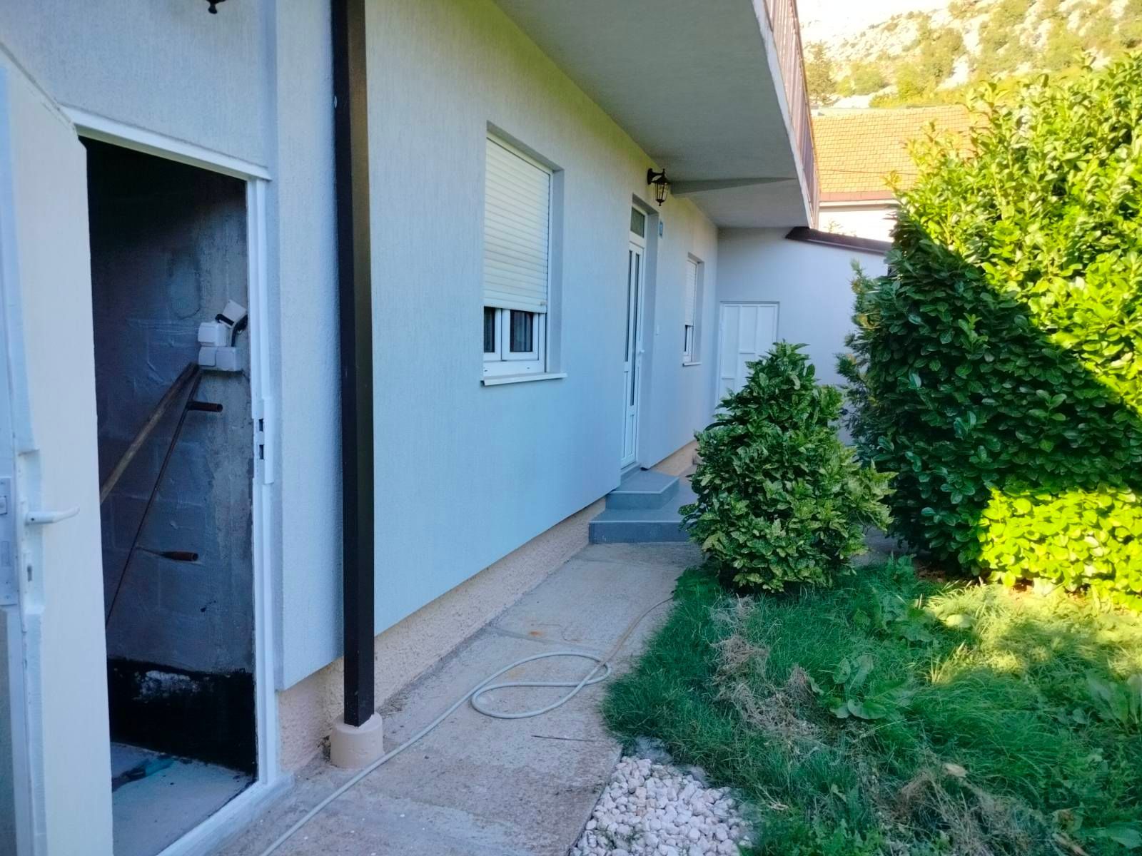 Prodaja kuće 75 m² sa potkrovljem, garažom i placem 280 m² – Cetinje - Amfora Real Estate