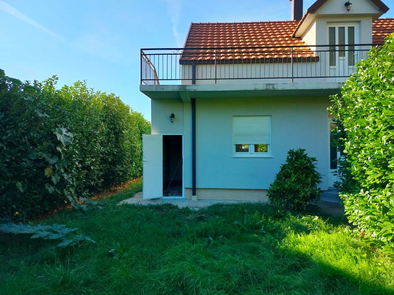 Prodaja kuće 75 m² sa potkrovljem, garažom i placem 280 m² – Cetinje - Amfora Real Estate