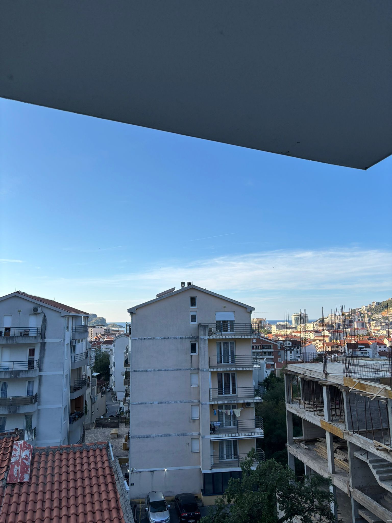 Izdavanje luksuznog dvosobnog stana 68 m² sa dve terase i pogledom na more – Budva, Lazi (Izdavanje na duzi period) - Amfora Real Estate