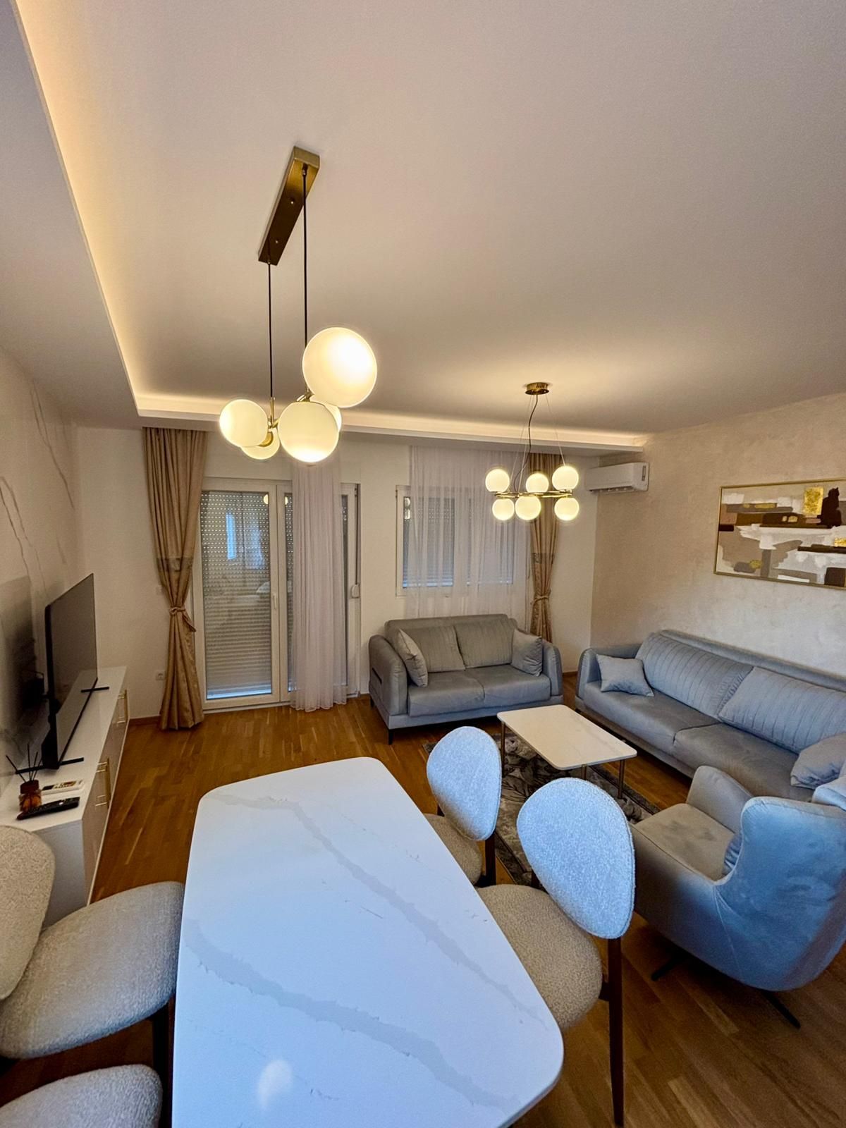 Izdavanje luksuznog dvosobnog stana 68 m² sa dve terase i pogledom na more – Budva, Lazi (Izdavanje na duzi period) - Amfora Real Estate