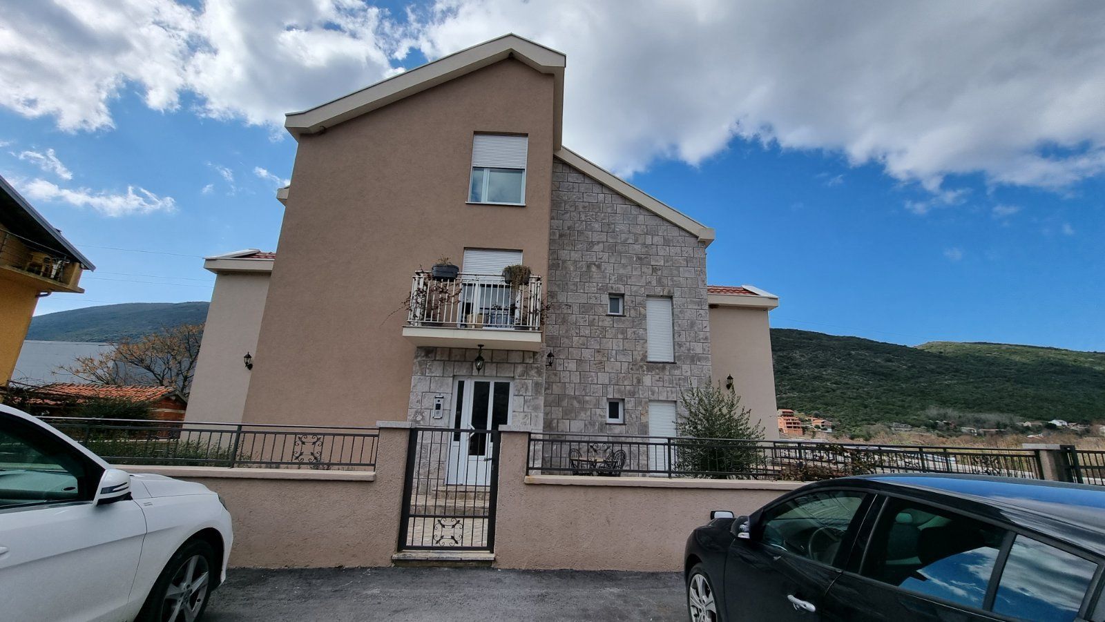 Izdavanje studio apartmana-Lastva Grbaljska,Budva (na duzi period) - Amfora Real Estate