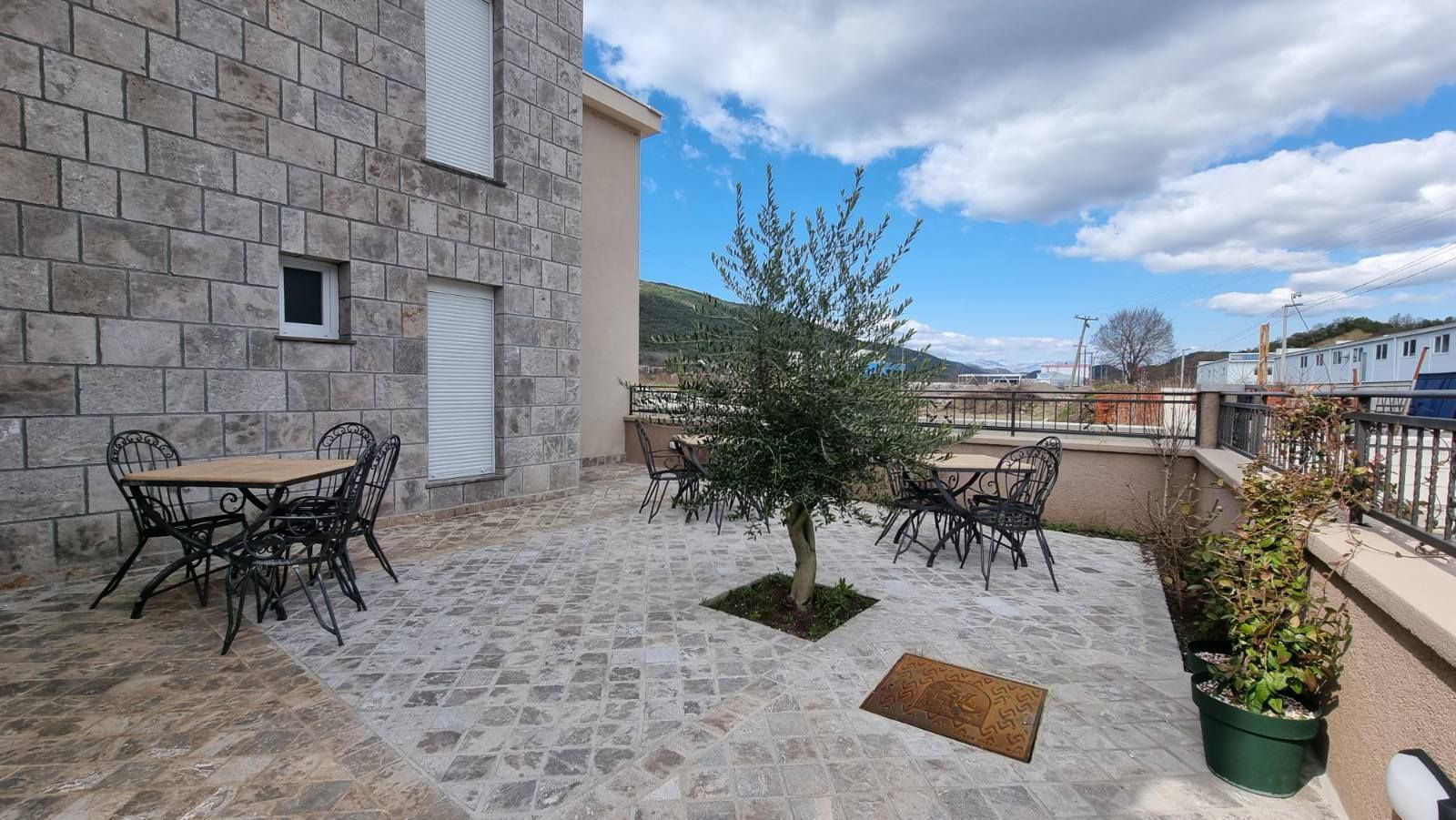 Izdavanje studio apartmana-Lastva Grbaljska,Budva (na duzi period) - Amfora Real Estate