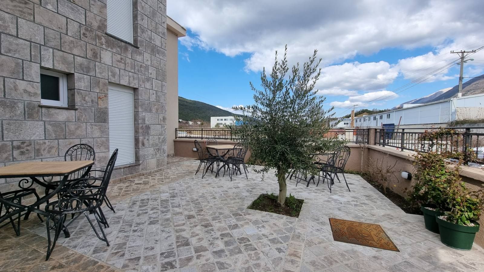 Izdavanje studio apartmana-Lastva Grbaljska,Budva (na duzi period) - Amfora Real Estate