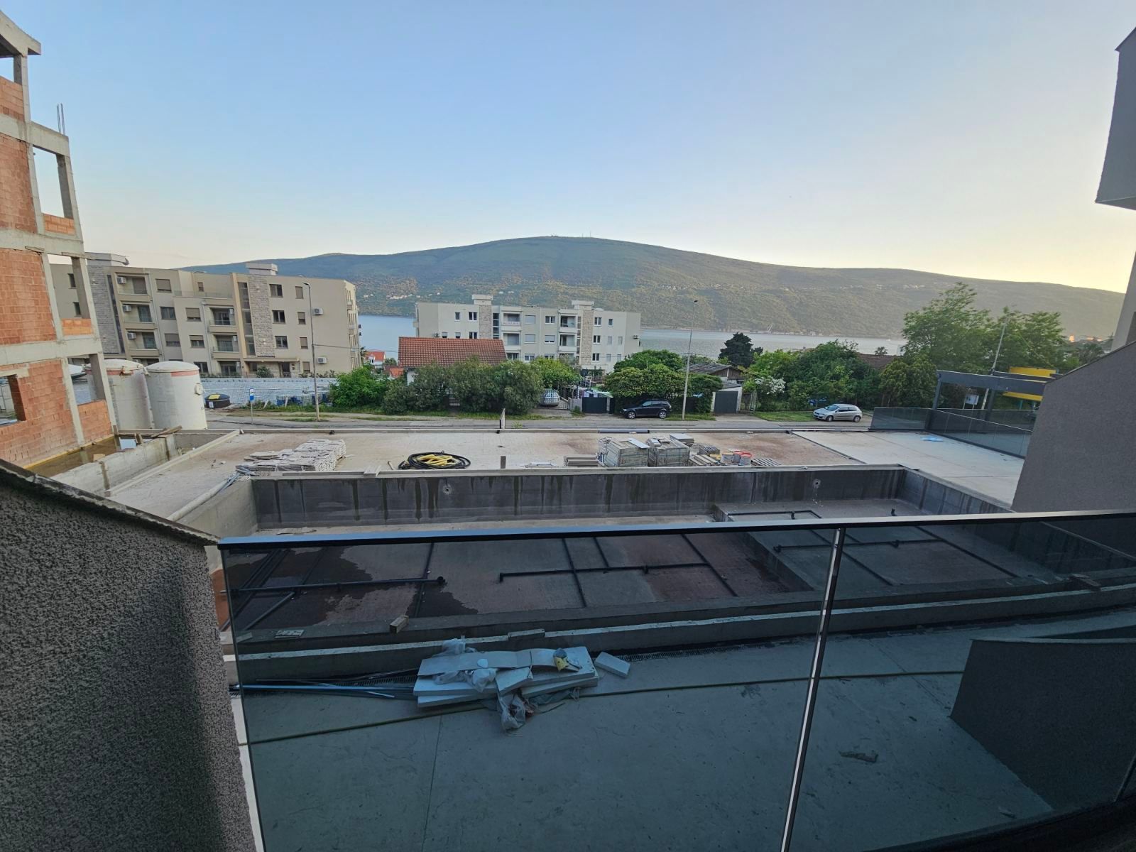 Prodaja modernog jednosobnog stana 50m² sa pogledom na more – Đenovići, Herceg Novi - Amfora Real Estate