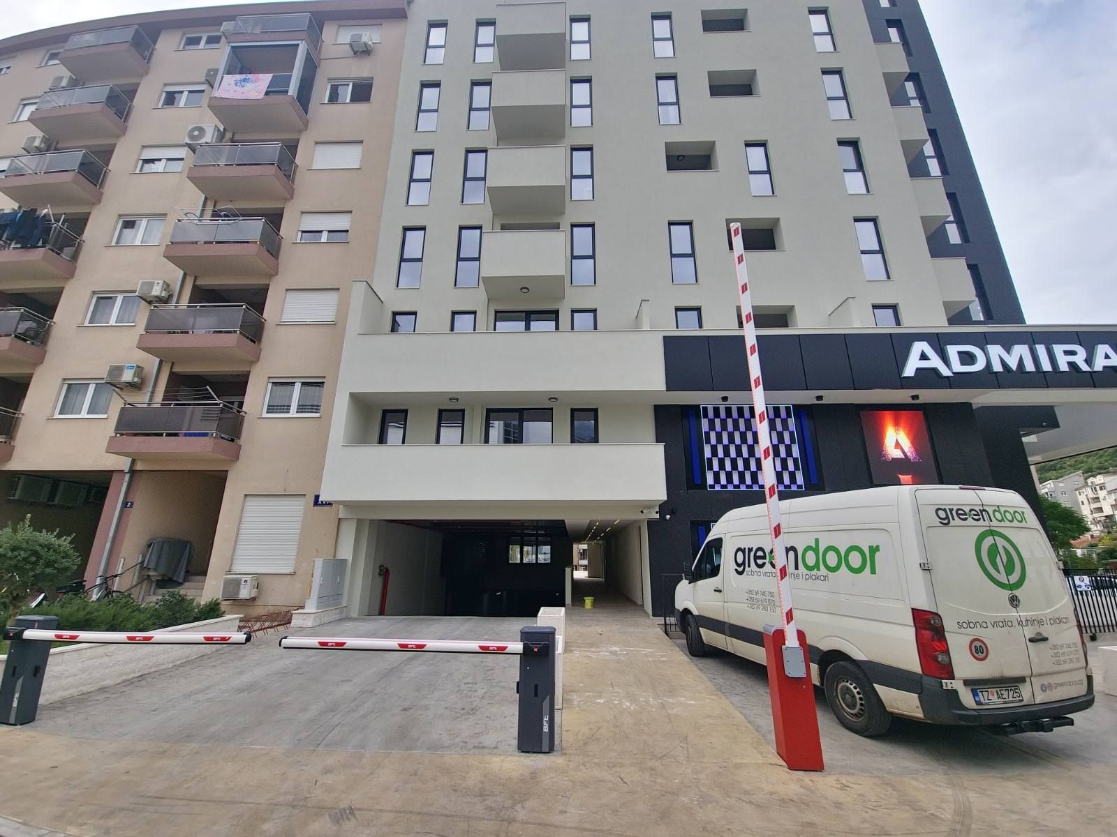 Izdavanje poslovnog prostora 32 m² sa dva parking mesta – Rozino, Budva (preko puta fakulteta) - Amfora Real Estate