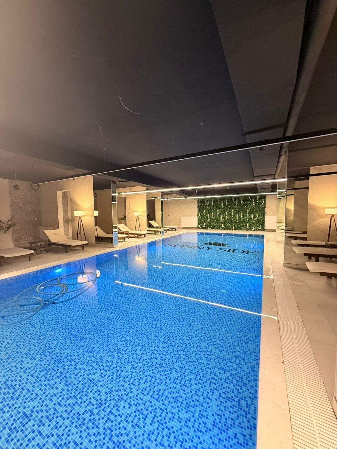 Izdavanje studio apartmana sa pogledom na more – Sunny Side Resort & Spa, Bečići (IZDAVANJE NA DUZI PERIOD,DOSTUPNO OD 01.12.2025) - Amfora Real Estate