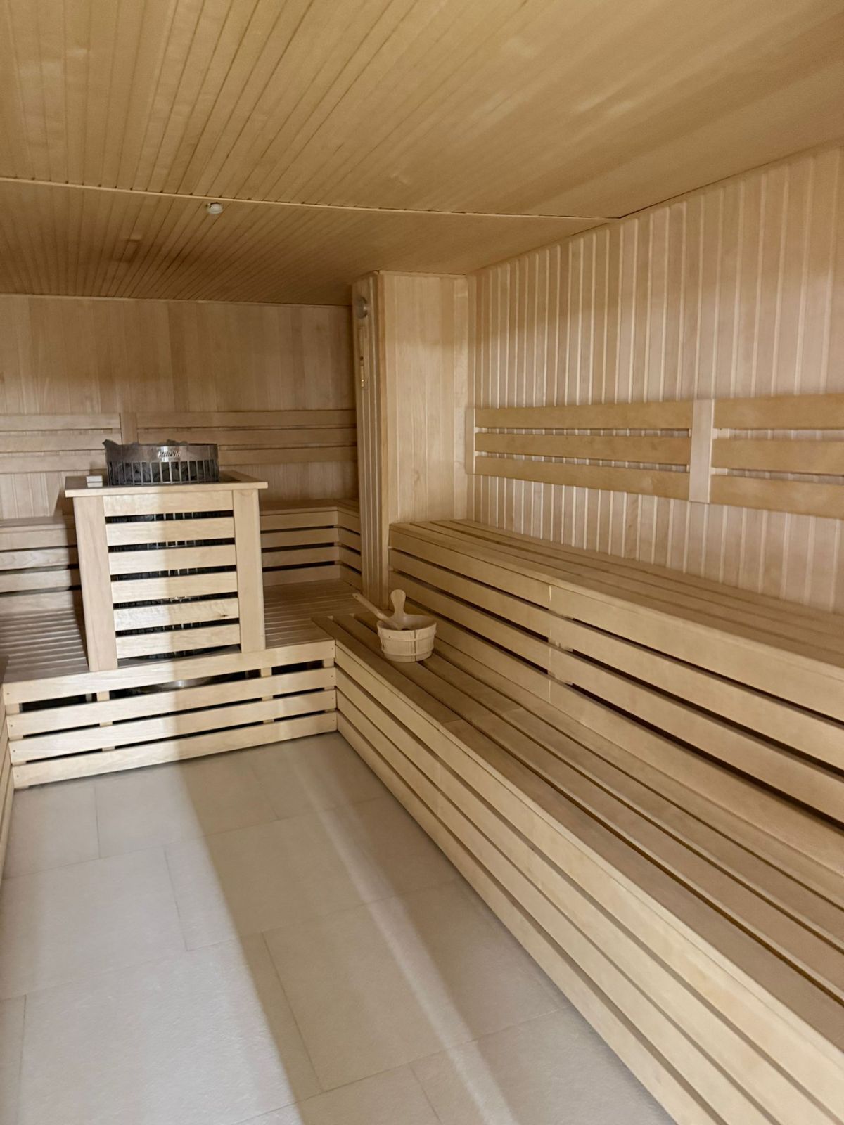 Izdavanje studio apartmana sa pogledom na more – Sunny Side Resort & Spa, Bečići (IZDAVANJE NA DUZI PERIOD,DOSTUPNO OD 01.12.2025) - Amfora Real Estate