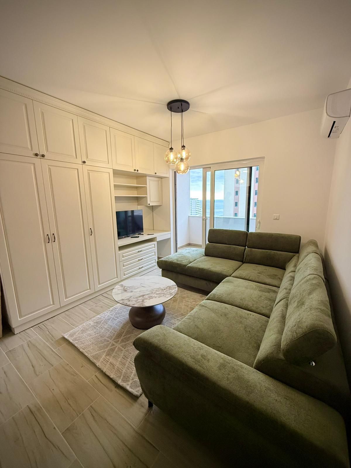 Izdavanje studio apartmana sa pogledom na more – Sunny Side Resort & Spa, Bečići (IZDAVANJE NA DUZI PERIOD,DOSTUPNO OD 01.12.2025) - Amfora Real Estate