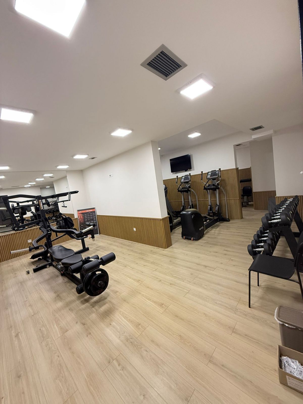 Izdavanje studio apartmana sa pogledom na more – Sunny Side Resort & Spa, Bečići (IZDAVANJE NA DUZI PERIOD,DOSTUPNO OD 01.12.2025) - Amfora Real Estate