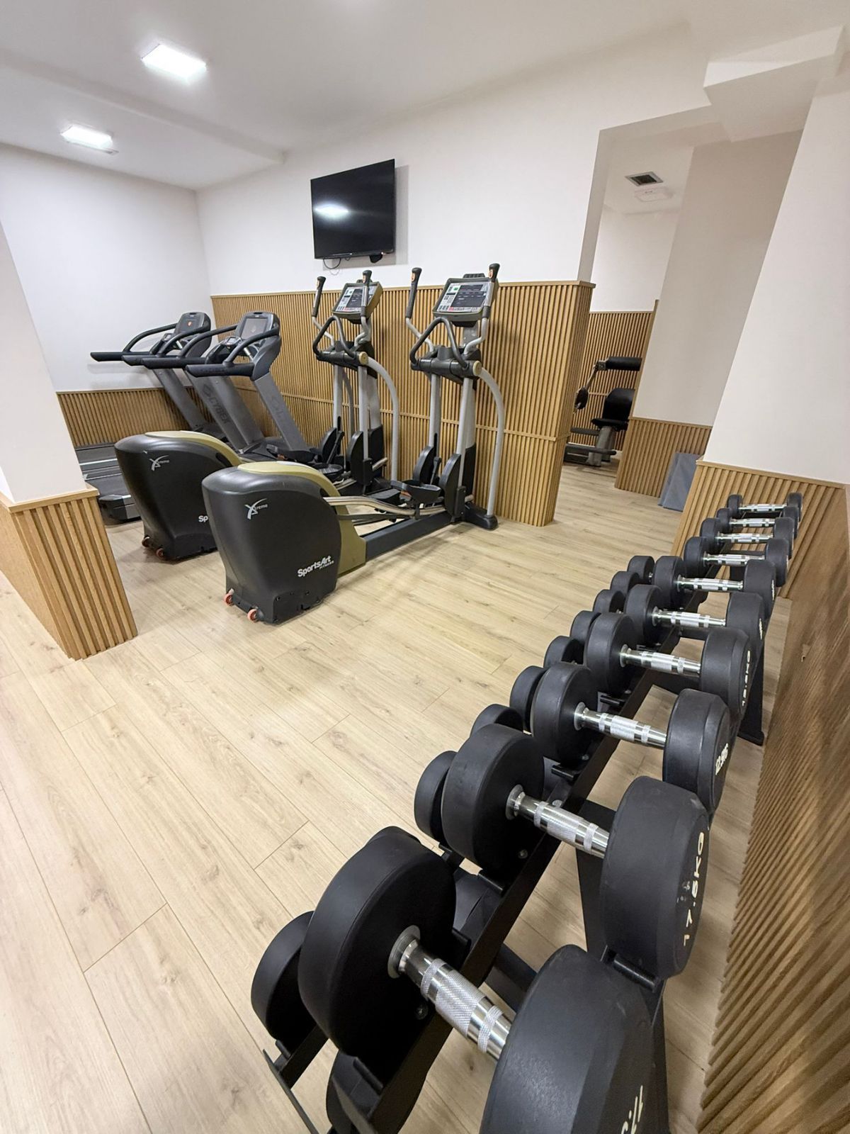 Izdavanje studio apartmana sa pogledom na more – Sunny Side Resort & Spa, Bečići (IZDAVANJE NA DUZI PERIOD,DOSTUPNO OD 01.12.2025) - Amfora Real Estate