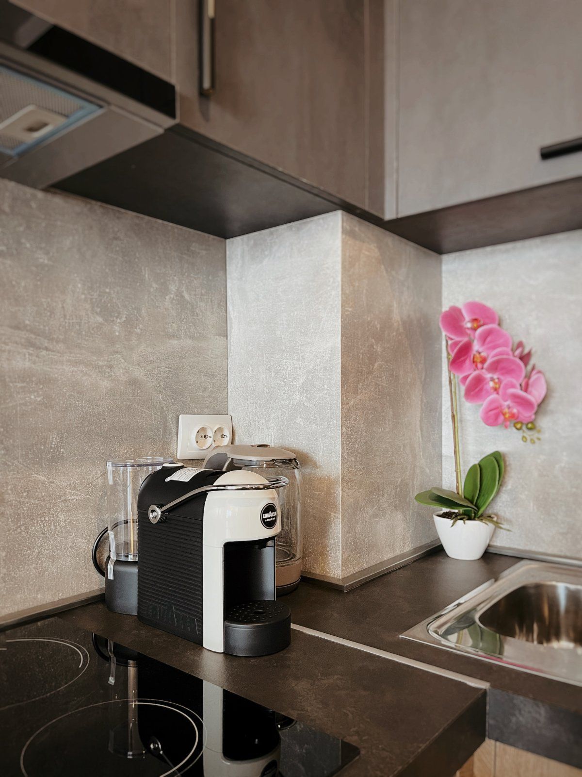 Prodaja luksuzno opremljenog jednosobnog stana 43 m² – Bulevar Teuta, Ulcinj - Amfora Real Estate