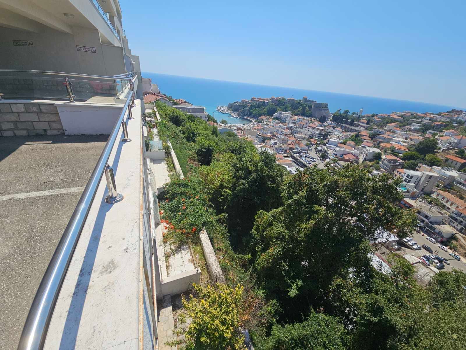 Prodaja luksuzno opremljenog jednosobnog stana 82m2 sa panoramskim pogledom na more i grad-Ulcinj,Pinjes - Amfora Real Estate