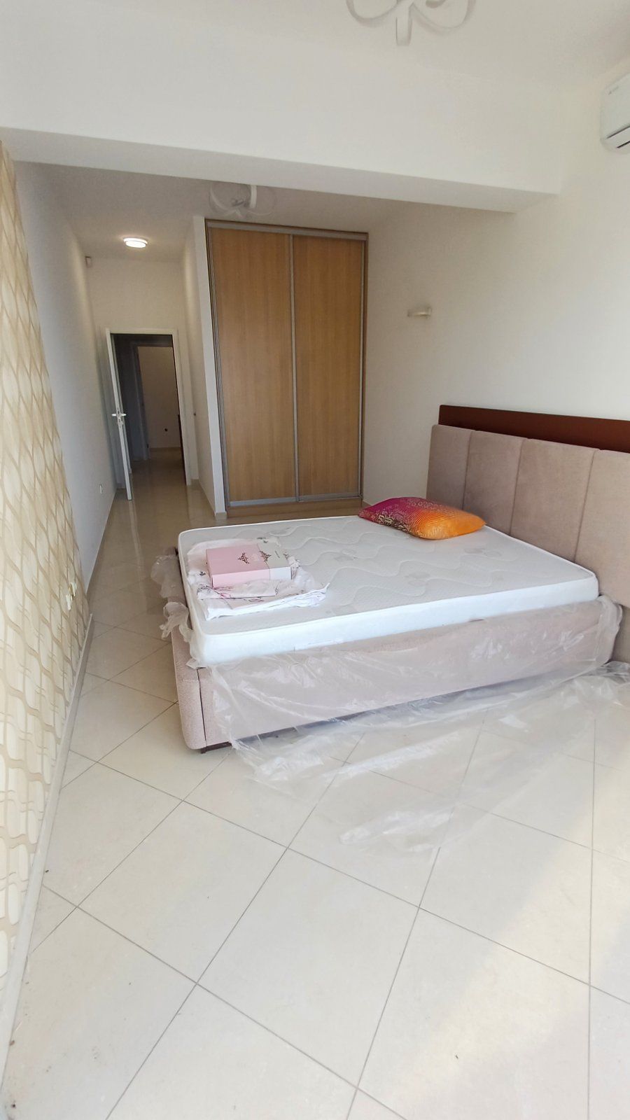 Prodaja luksuzno opremljenog jednosobnog stana 82m2 sa panoramskim pogledom na more i grad-Ulcinj,Pinjes - Amfora Real Estate