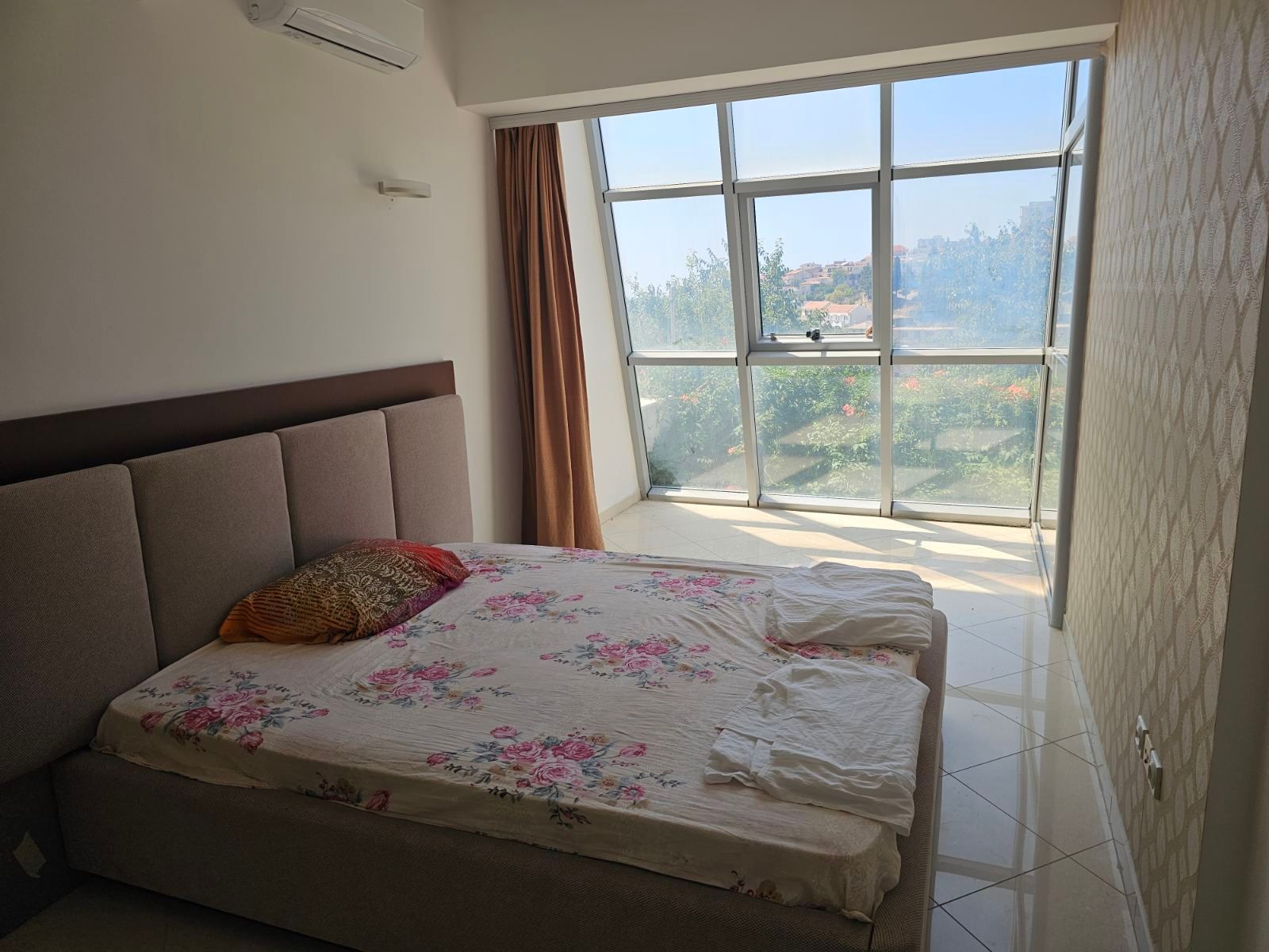 Prodaja luksuzno opremljenog jednosobnog stana 82m2 sa panoramskim pogledom na more i grad-Ulcinj,Pinjes - Amfora Real Estate