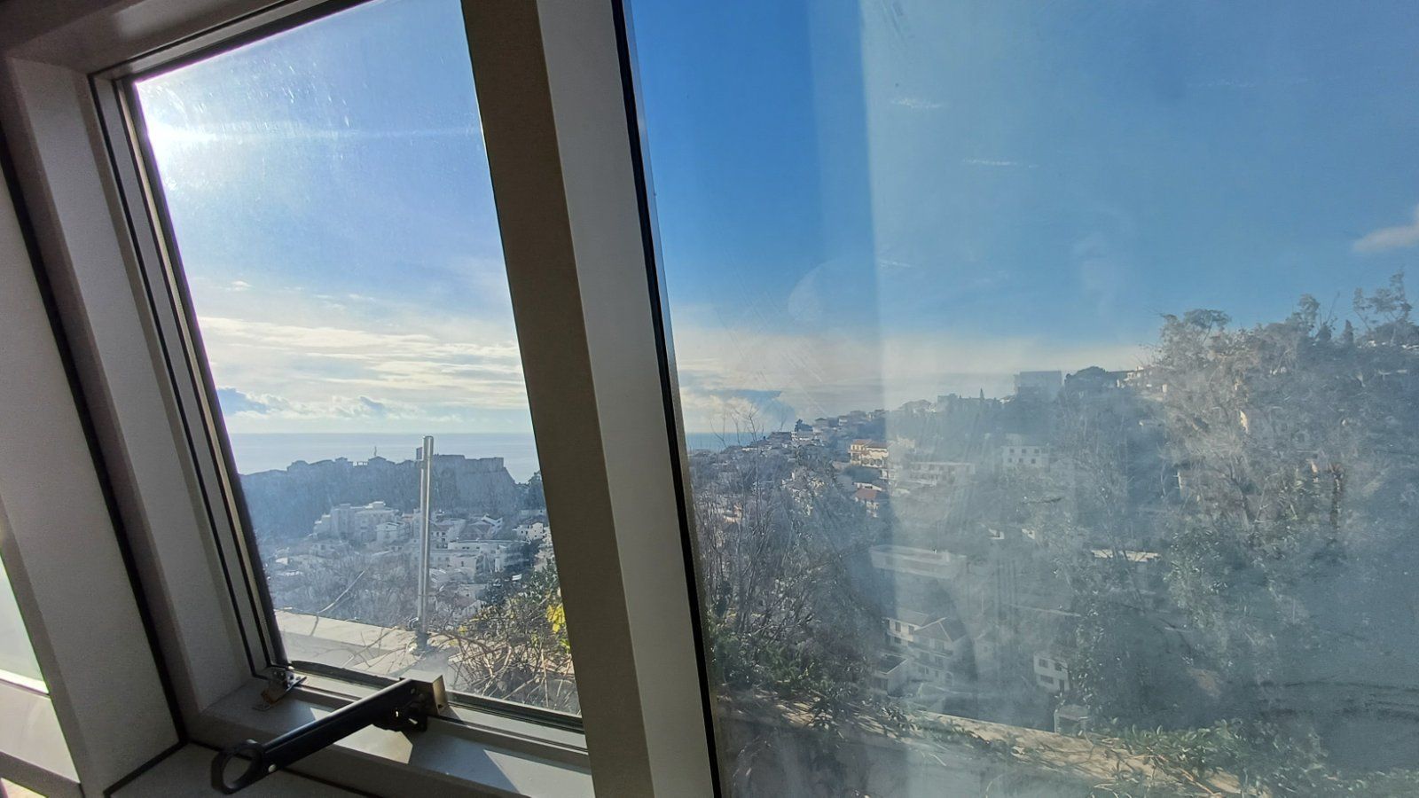 Prodaja luksuzno opremljenog jednosobnog stana 82m2 sa panoramskim pogledom na more i grad-Ulcinj,Pinjes - Amfora Real Estate