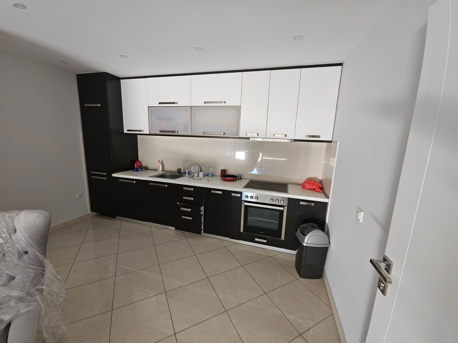 Prodaja luksuzno opremljenog jednosobnog stana 82m2 sa panoramskim pogledom na more i grad-Ulcinj,Pinjes - Amfora Real Estate