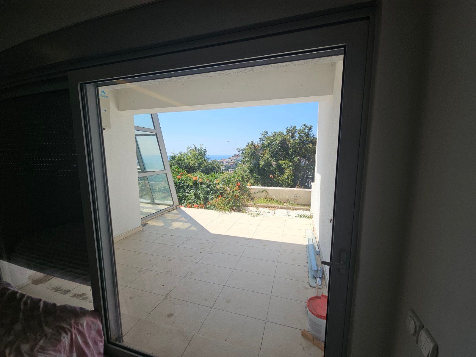 Prodaja luksuzno opremljenog jednosobnog stana 82m2 sa panoramskim pogledom na more i grad-Ulcinj,Pinjes - Amfora Real Estate