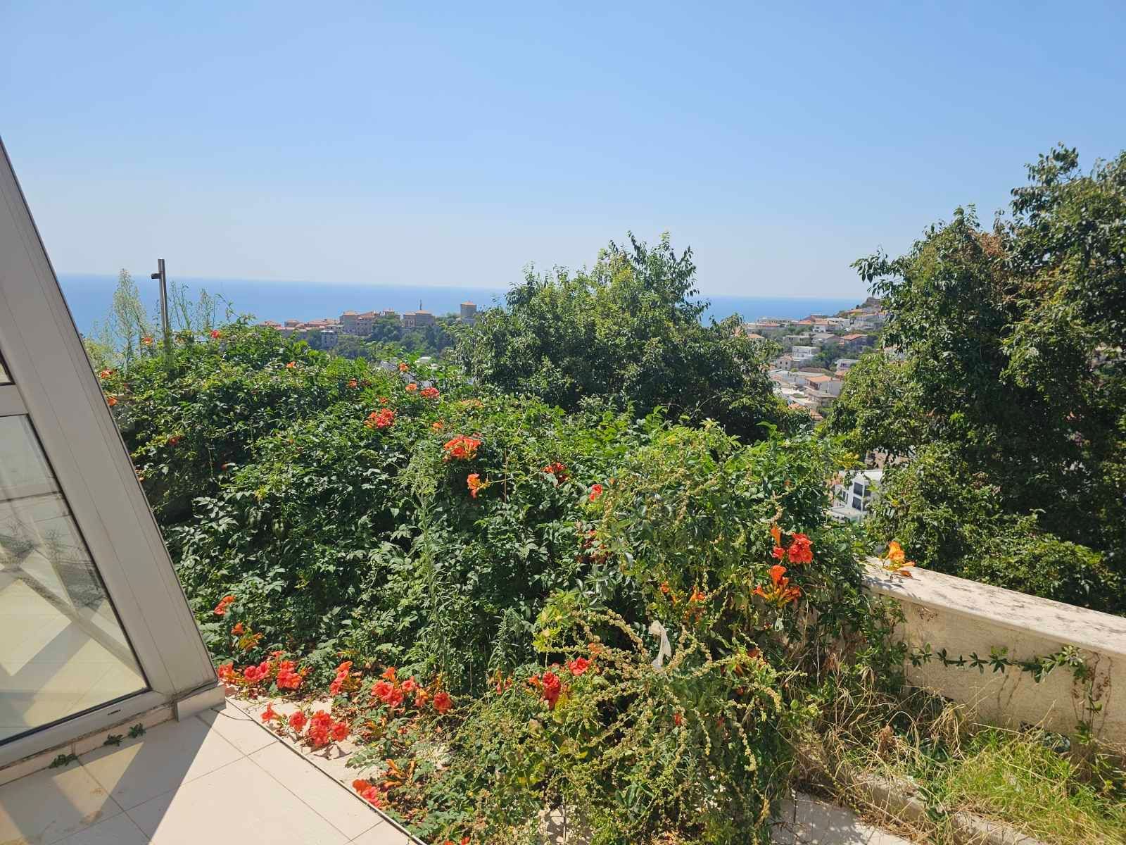 Prodaja luksuzno opremljenog jednosobnog stana 82m2 sa panoramskim pogledom na more i grad-Ulcinj,Pinjes - Amfora Real Estate