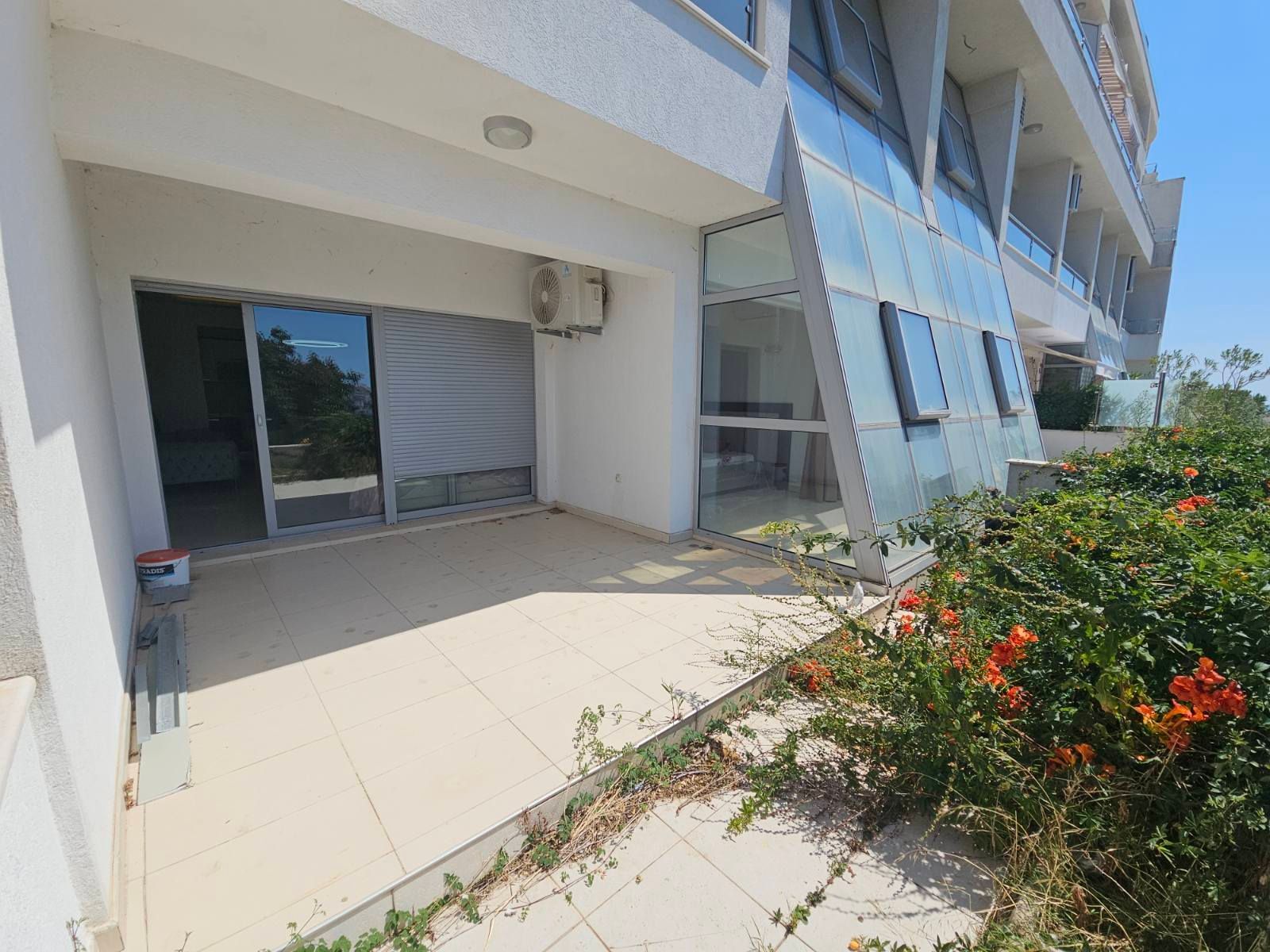 Prodaja luksuzno opremljenog jednosobnog stana 82m2 sa panoramskim pogledom na more i grad-Ulcinj,Pinjes - Amfora Real Estate