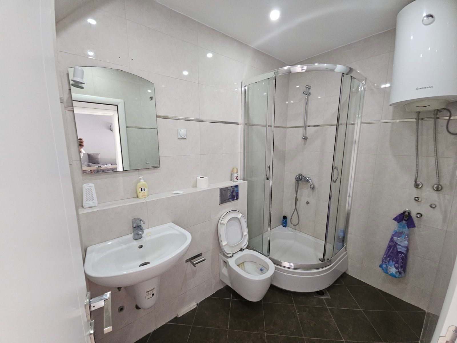 Prodaja luksuzno opremljenog jednosobnog stana 82m2 sa panoramskim pogledom na more i grad-Ulcinj,Pinjes - Amfora Real Estate