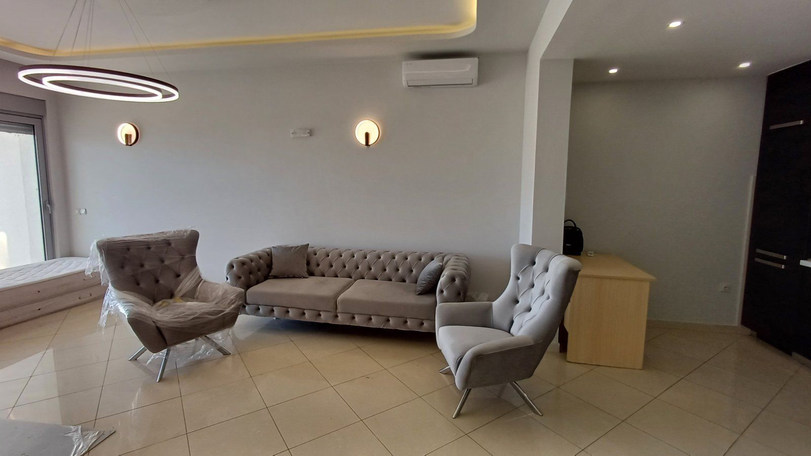 Prodaja luksuzno opremljenog jednosobnog stana 82m2 sa panoramskim pogledom na more i grad-Ulcinj,Pinjes - Amfora Real Estate