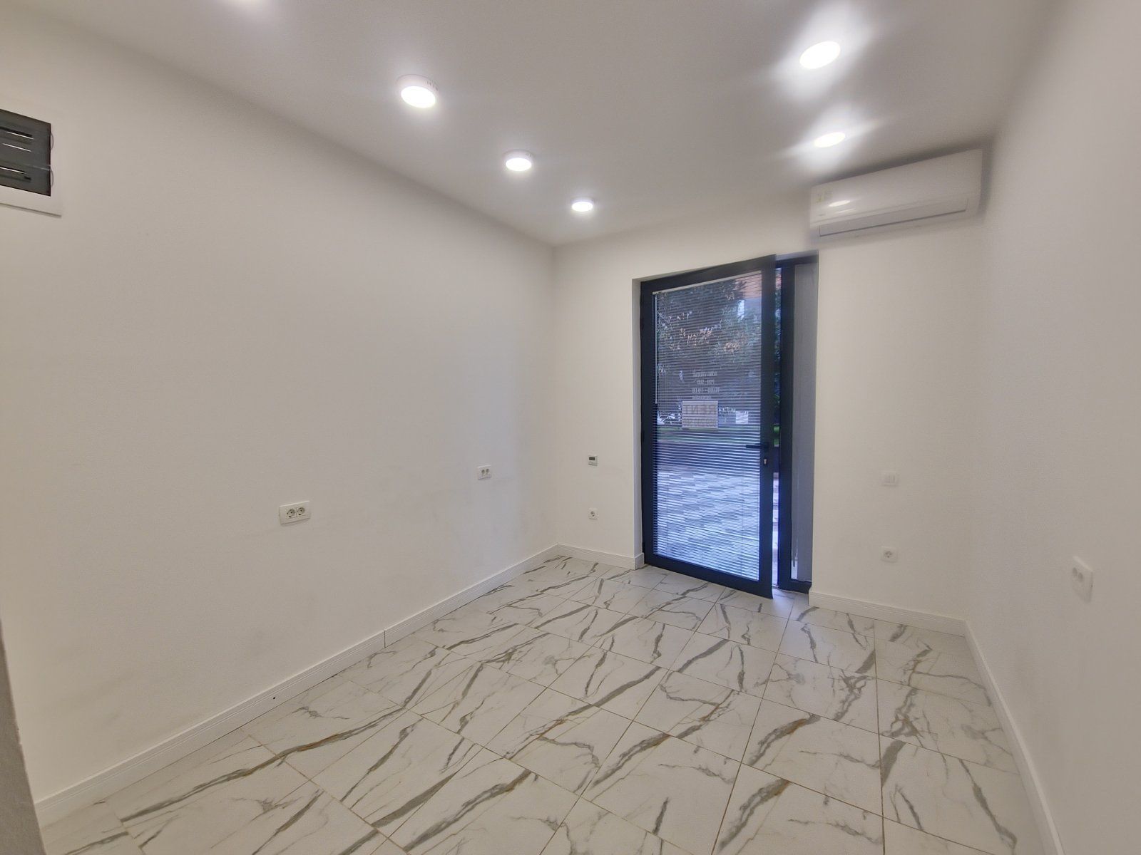 Izdavanje poslovnog prostora 16m2, The Old Bakery , Budva (NA DUZI PERIOD) - Amfora Real Estate