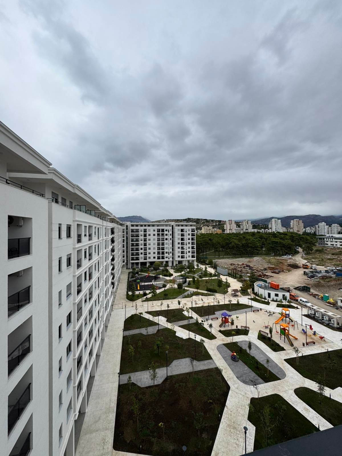 Izdavanje nenameštenog dvosobnog stana 64 m² sa garaznim mestom – Green Level 2, Podgorica (NA DUZI PERIOD) - Amfora Real Estate