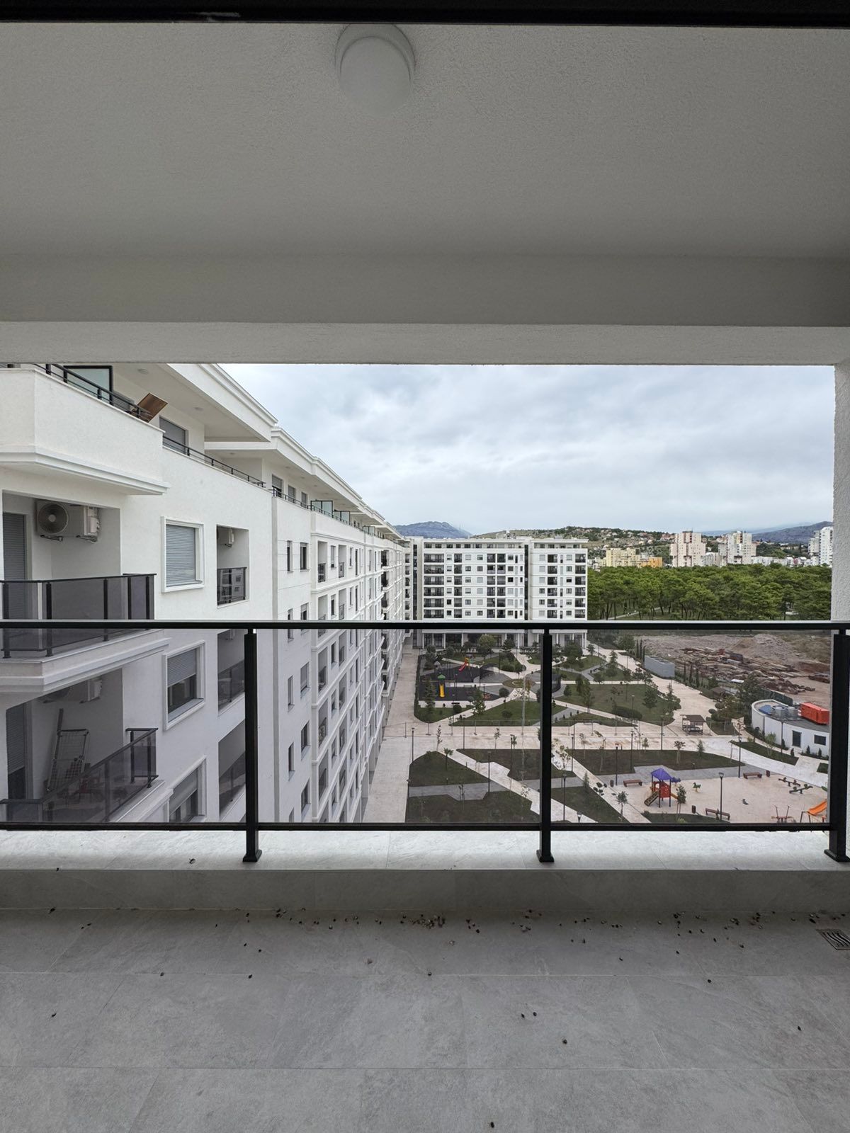 Izdavanje nenameštenog dvosobnog stana 64 m² sa garaznim mestom – Green Level 2, Podgorica (NA DUZI PERIOD) - Amfora Real Estate