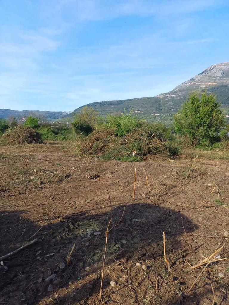 Prodaja urbanizovanog zemljišta 2.400 m² sa mogućnošću gradnje 2.000 m² – Radanovići, Kotor - Amfora Real Estate