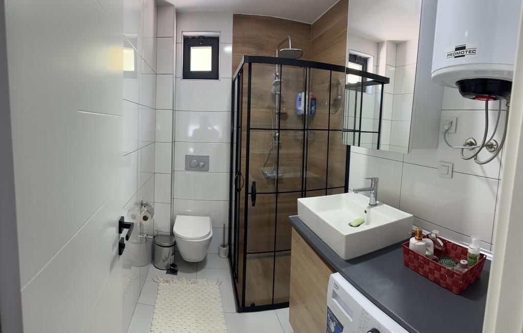 Prodaja prostranog dvosobnog apartmana 42 m² + terasa 15 m² sa bazenom, garažnim mestom i pogledom na more – Kava, Tivat - Amfora Real Estate