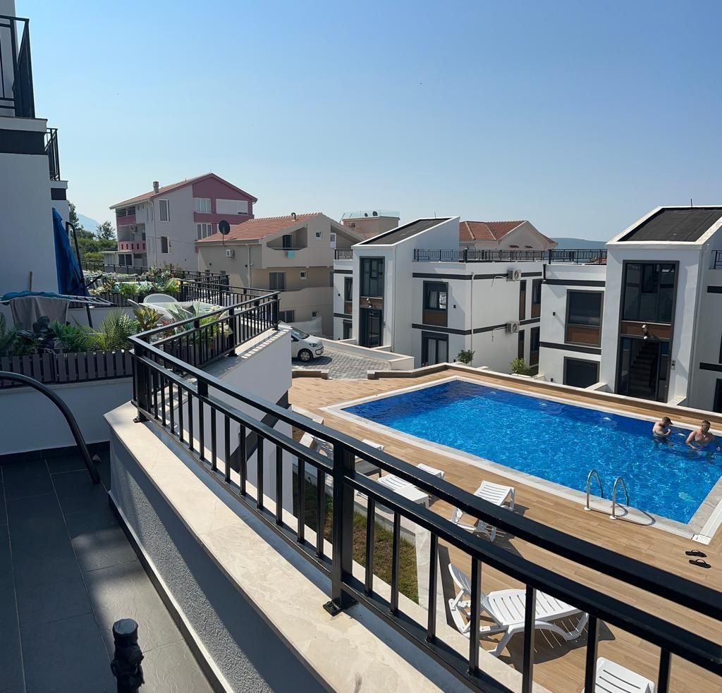 Prodaja prostranog dvosobnog apartmana 42 m² + terasa 15 m² sa bazenom, garažnim mestom i pogledom na more – Kava, Tivat - Amfora Real Estate