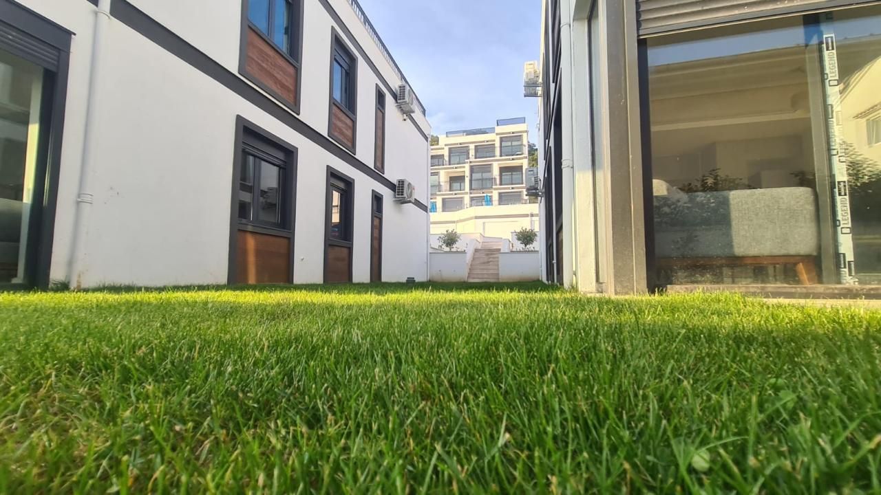 Prodaja prostranog dvosobnog apartmana 42 m² + terasa 15 m² sa bazenom, garažnim mestom i pogledom na more – Kava, Tivat - Amfora Real Estate