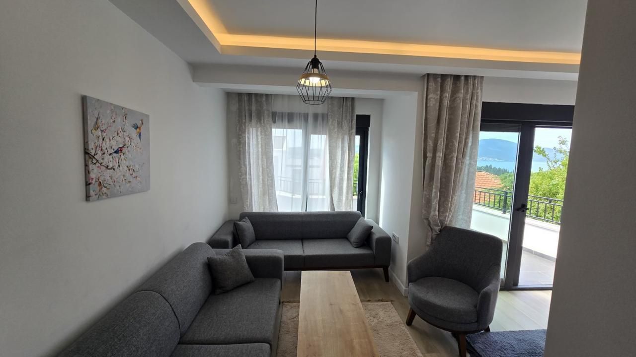 Prodaja prostranog dvosobnog apartmana 42 m² + terasa 15 m² sa bazenom, garažnim mestom i pogledom na more – Kava, Tivat - Amfora Real Estate